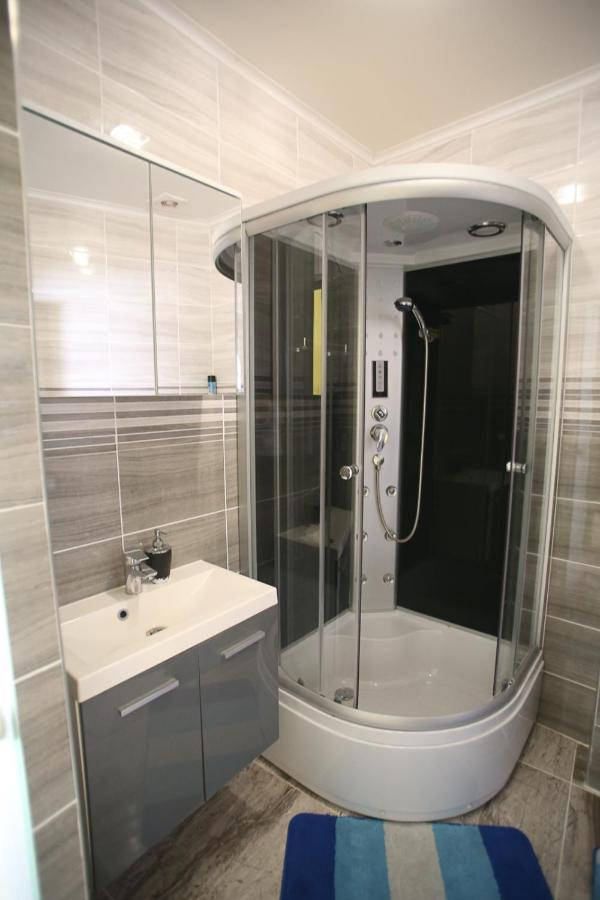 Centrum Lux 2 Apartmanok Kaposvár Exterior foto